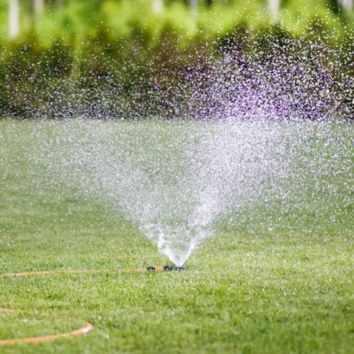 ZRASZACZ OGRODOWY PULSACYJNY METALOWY Fiskars