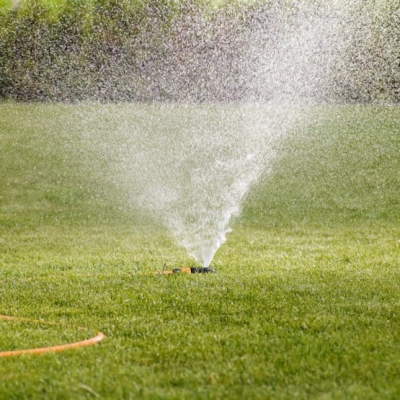 ZRASZACZ OGRODOWY PULSACYJNY METALOWY Fiskars