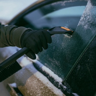 Szczotka + Skrobaczka Fiskars SOLID Odśnieżanie samochodu Śnieg i lód